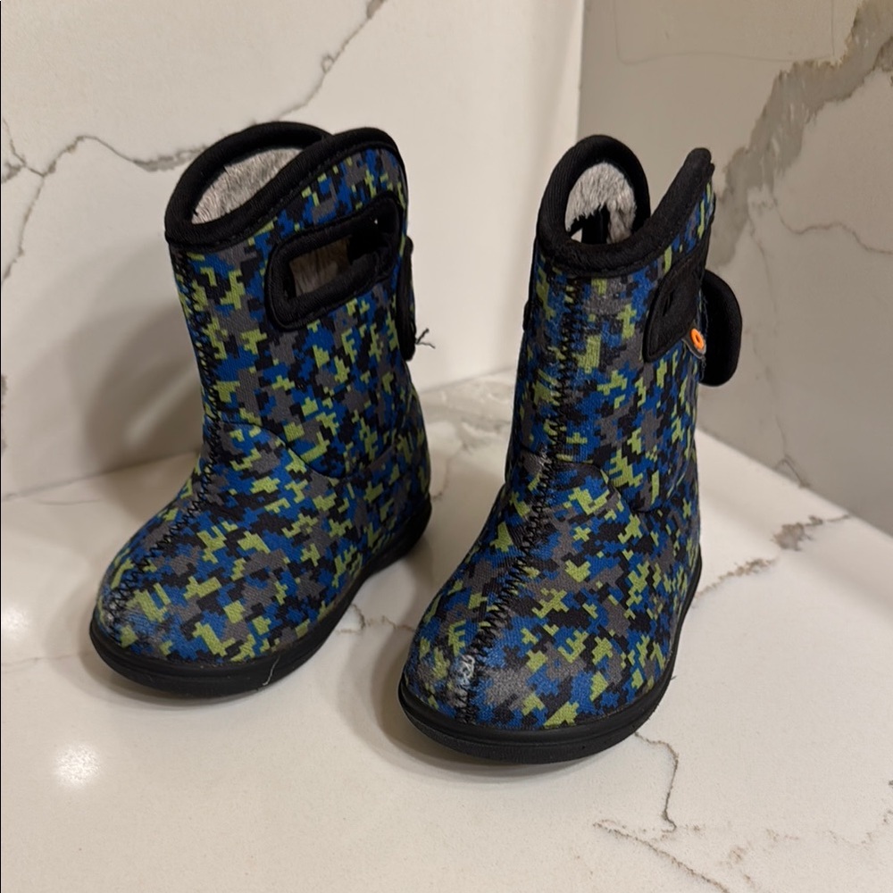 Bogs Blue and Green Weather-Resistant Boots baby toddler size 4